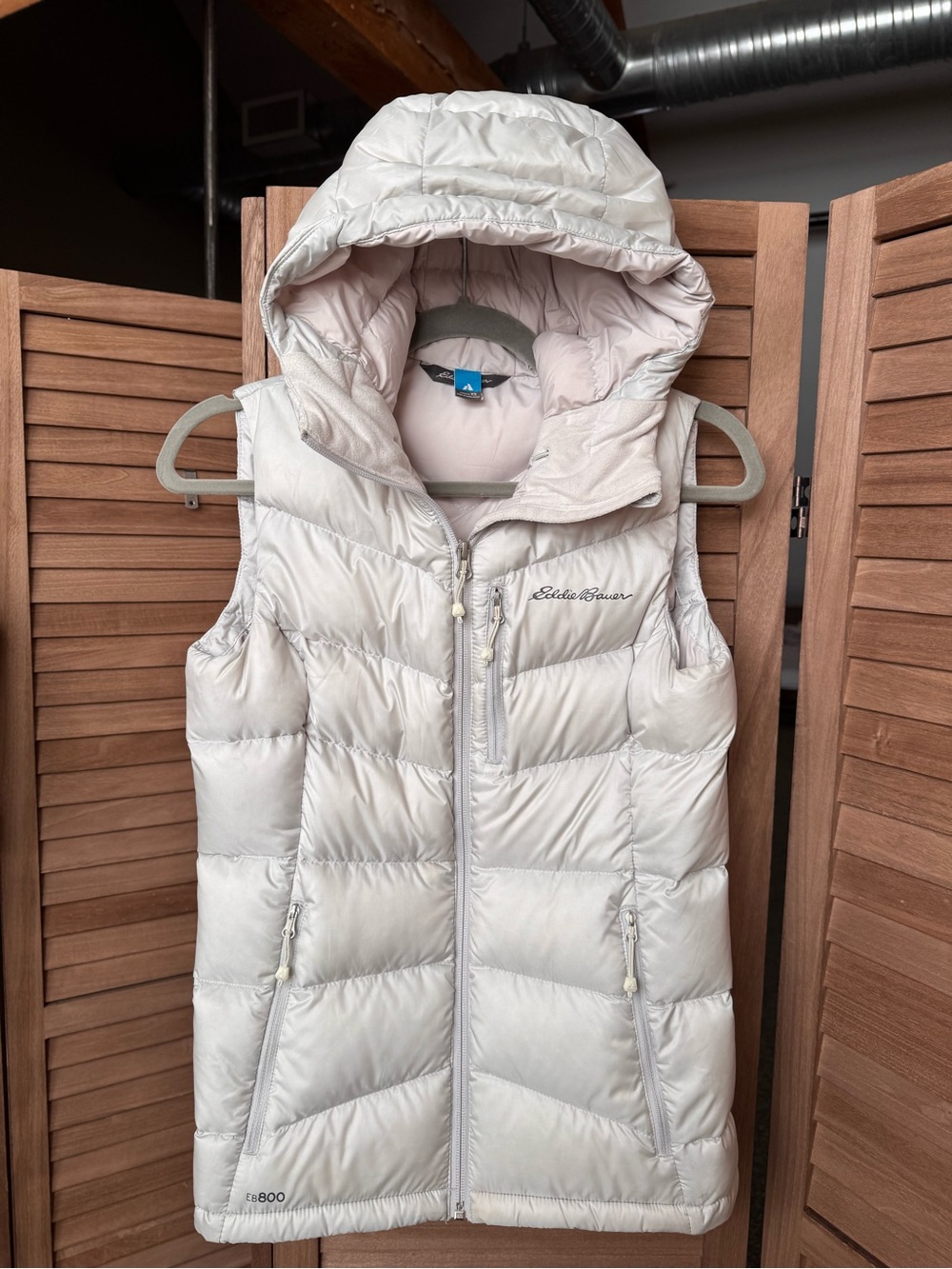 Eddie Bauer Women’s Hooded Puffer Vest in Off-White/Silver XS